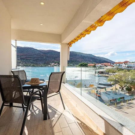 Daire Holidays Roko - Sea View With Pool (adults Only) Grebaštica