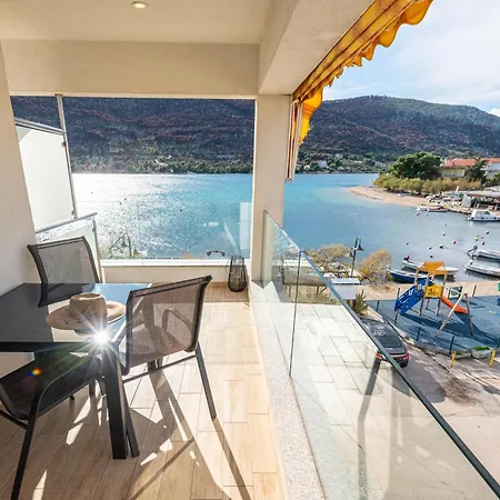 Holidays Roko - Sea View With Pool (adults Only) * Grebaštica
