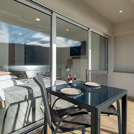 Апартаменты Holidays Roko - Sea View With Pool (adults Only)
