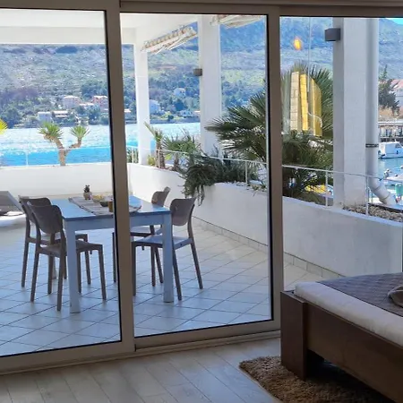 Apartment Holidays Roko *
