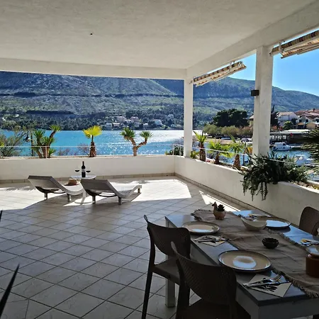 Holidays Roko Apartment *