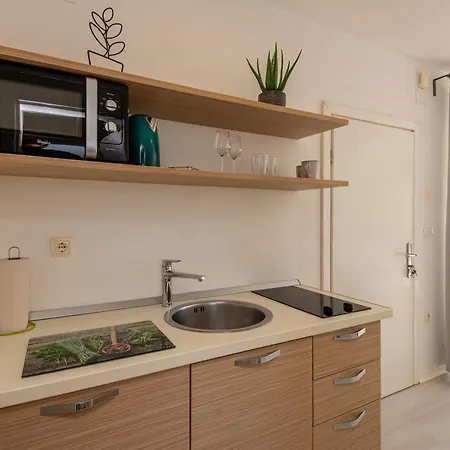 Holidays Roko - Sea View With Pool (adults Only) דירה