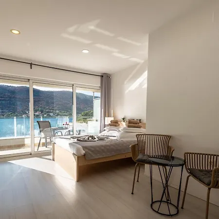 Apartment Holidays Roko Grebastica