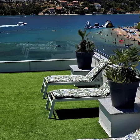 Apartament Holidays Roko - Sea View With Pool Grebaštica