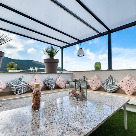 Apartman Holidays Roko - Sea View With Pool (adults Only)