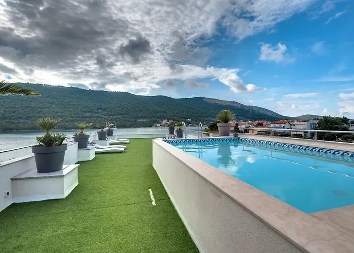 Apartment Holidays Roko - Sea View With Pool (adults Only) Grebastica