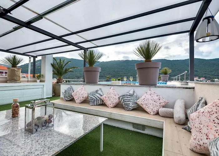 Holidays Roko - Sea View With Pool (adults Only) דירה Grebaštica