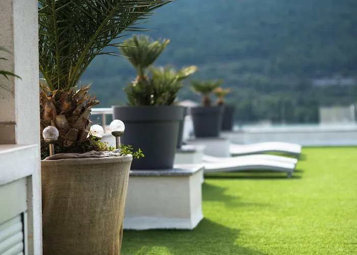 Apartment Holidays Roko - Sea View With Pool (adults Only) Grebastica